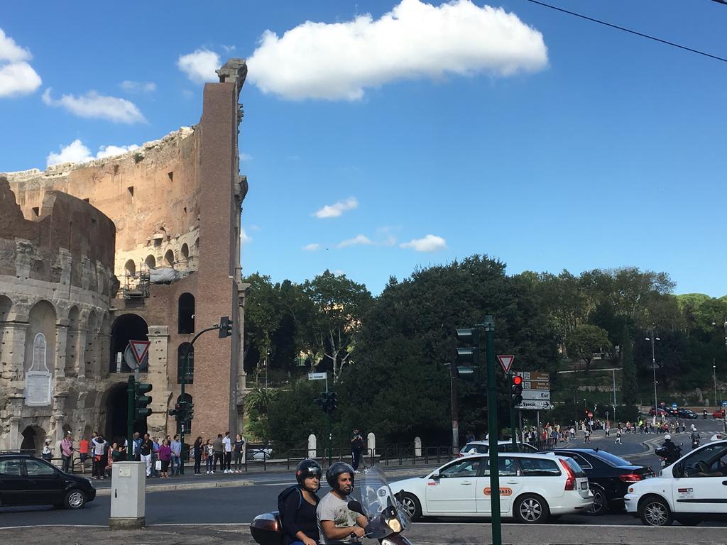 Delightful Apartment 100 Meters From The Colosseum Exterior photo