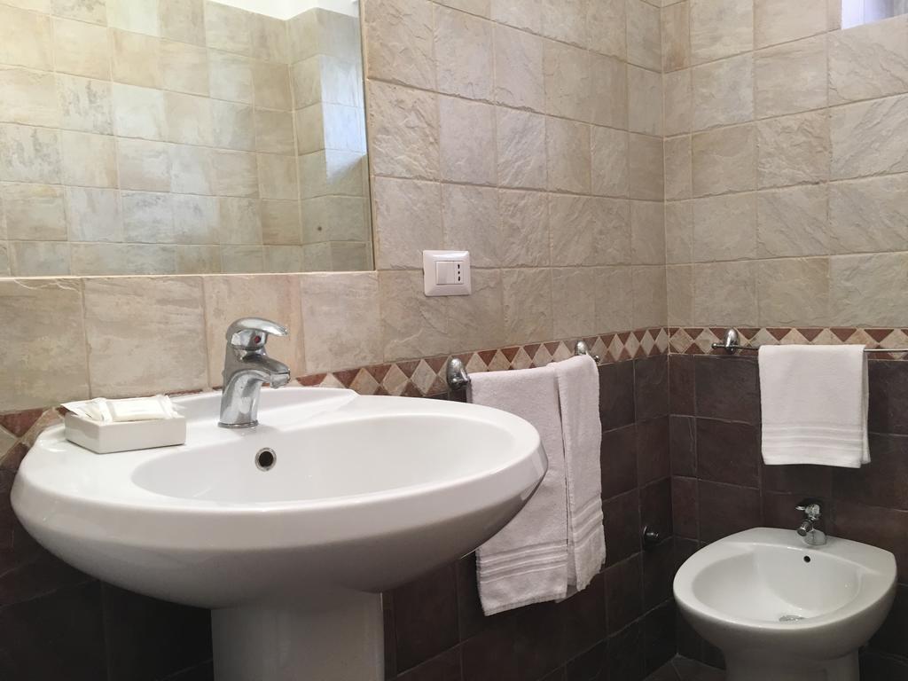 Delightful Apartment 100 Meters From The Colosseum Exterior photo
